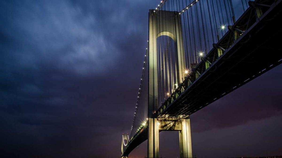 空军一架歼7飞机失事 1名群众遇难 湖北一飞机掉落民房事件